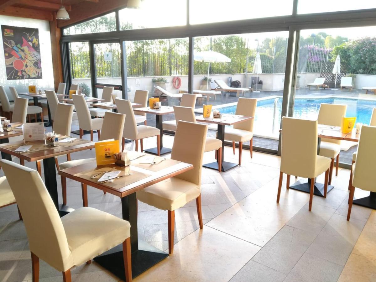 Holiday Inn Cagliari By Ihg Exterior foto