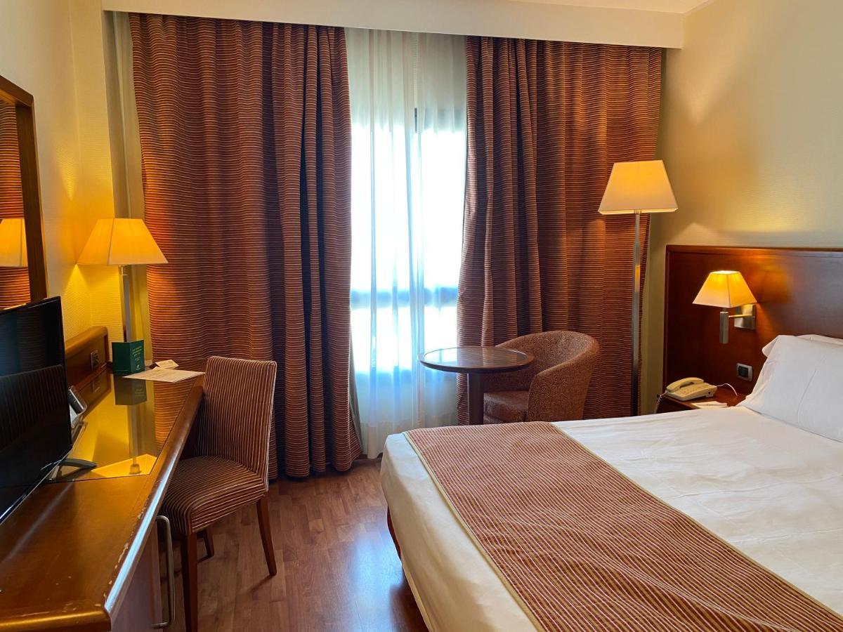 Holiday Inn Cagliari By Ihg Exterior foto