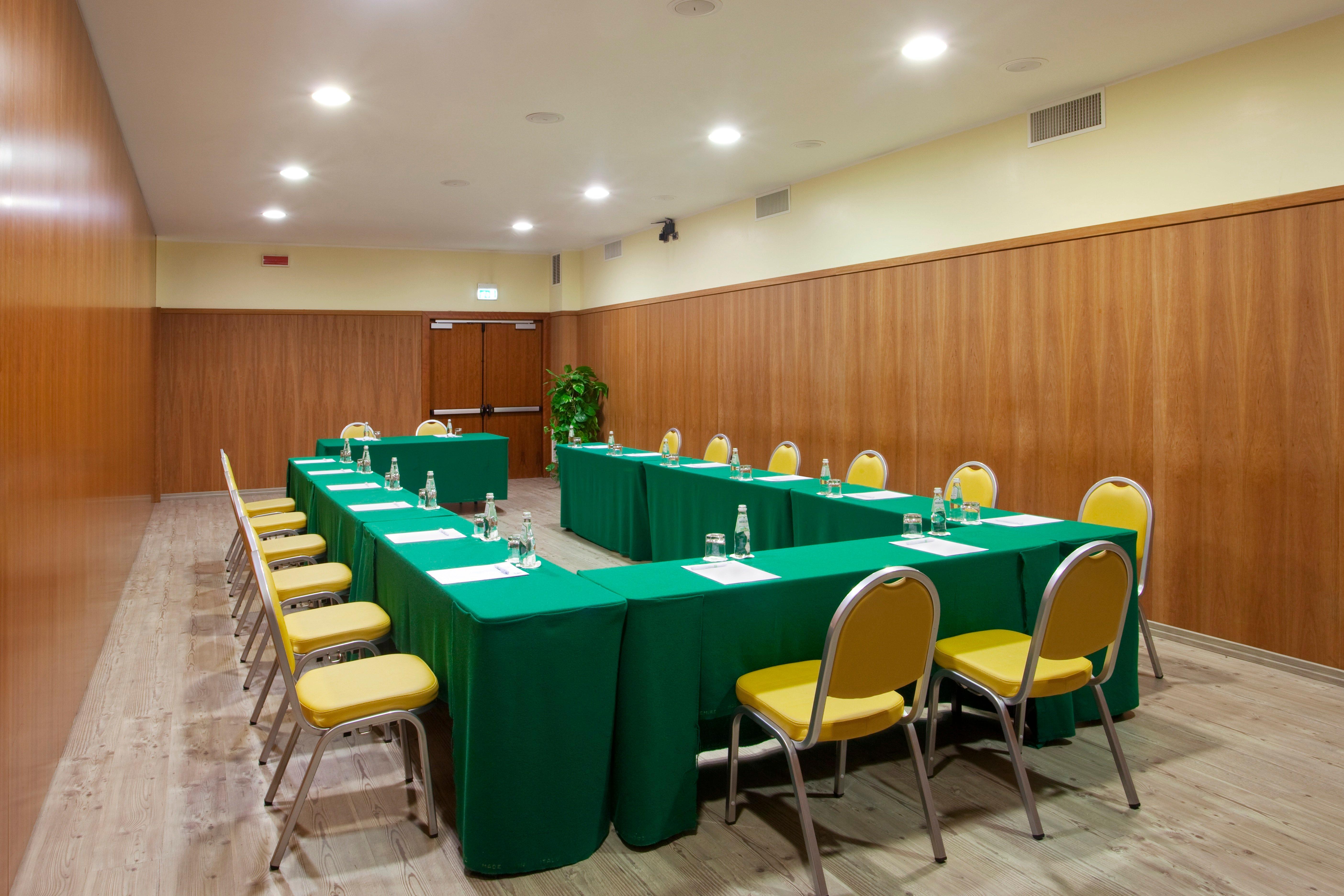Holiday Inn Cagliari By Ihg Exterior foto