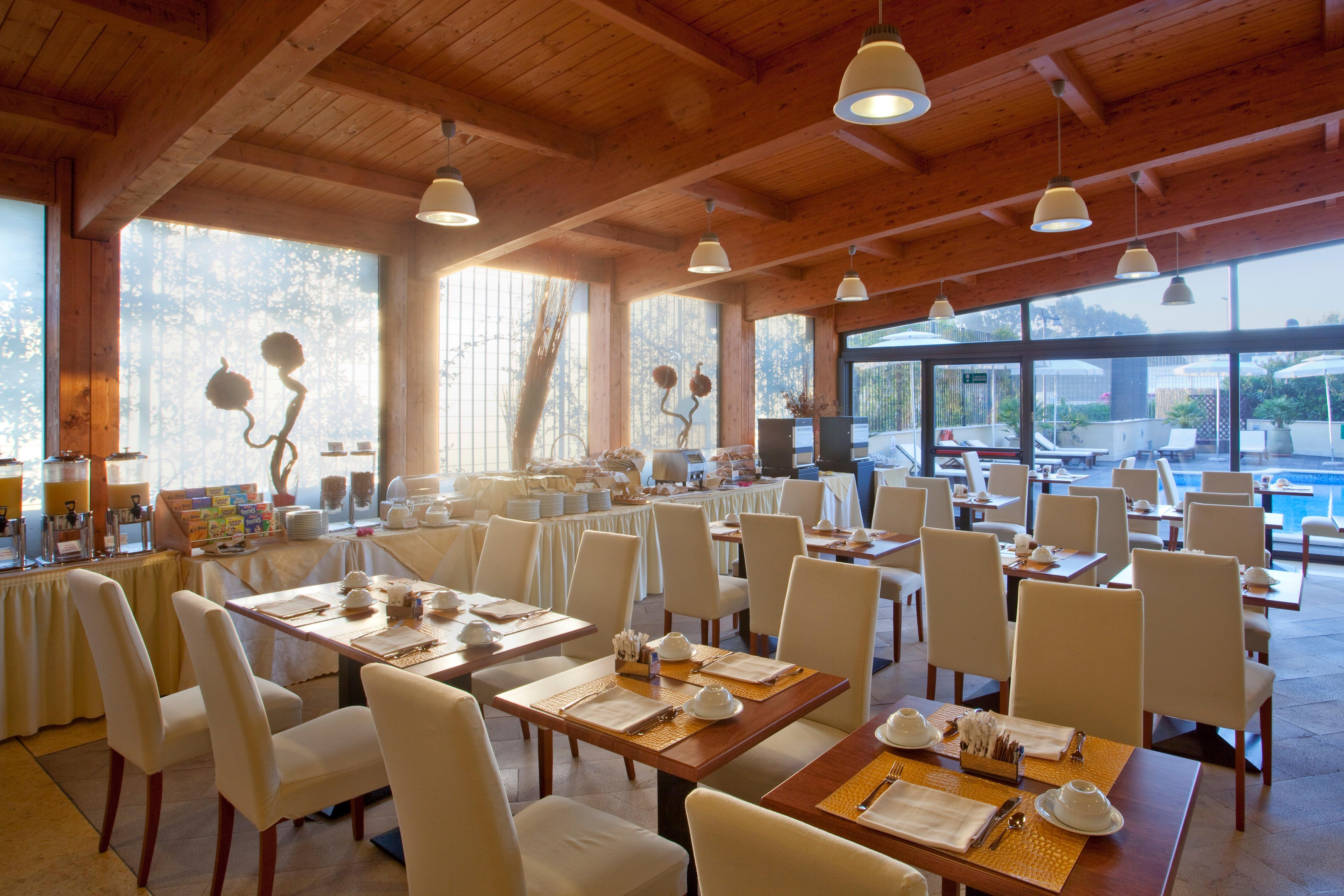 Holiday Inn Cagliari By Ihg Exterior foto