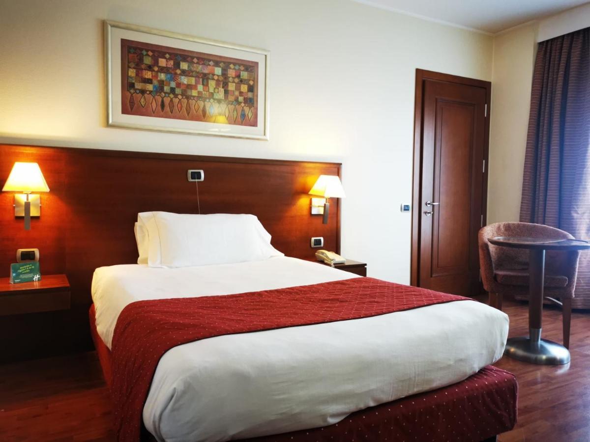 Holiday Inn Cagliari By Ihg Exterior foto