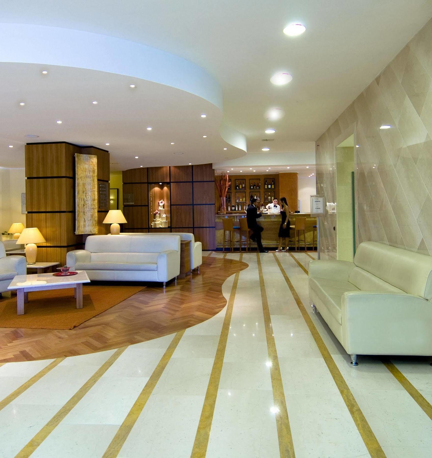 Holiday Inn Cagliari By Ihg Exterior foto